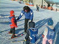 Der Hotelchef ist auch Leiter der Skischule Mitterdorf. Nur 150 m vom Hotel entfernt werden die Skikurse für Kinder und Erwachsene abgehalten.