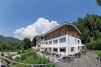 Ihr Hotel im Bayerischen Wald - Thula Landhotel für Wellness, Wandern und die Ferien! Wir laden Sie ein zu erholsamen Urlaubstagen in einer der schönsten Lagen im Bayerischen Wald - mit Blick auf die Bayerwaldberge, die Donauebene und bis zu den Alpen!