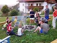 Lagerfeuer am Hof
