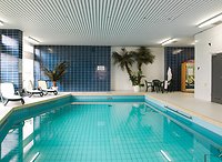 Hallenbad mit Infrarotkabinen